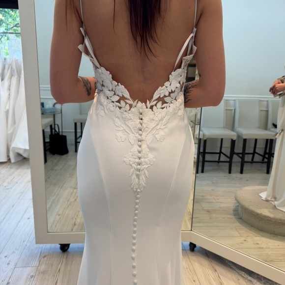 Brand New wedding dress - Picture 2 of 4